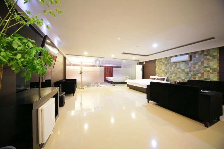 Hotel Iris Motel