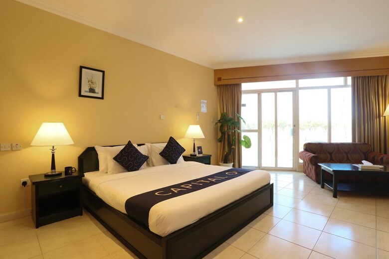 Hotel Capital O 224 Holiday Beach Resort
