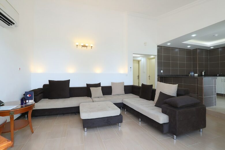 Hotel Capital O 224 Holiday Beach Resort