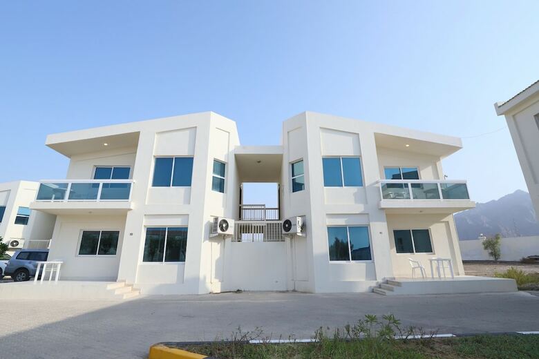 Hotel Capital O 224 Holiday Beach Resort