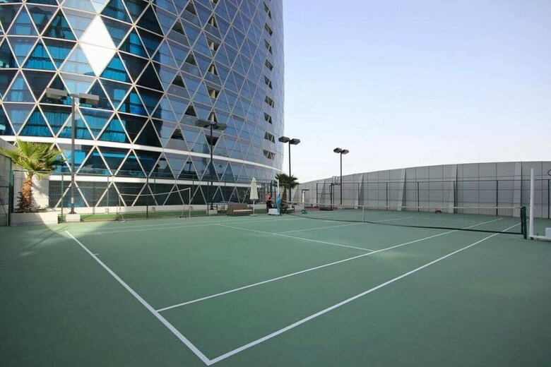 Spacious Apartment In The Classic Park Towers