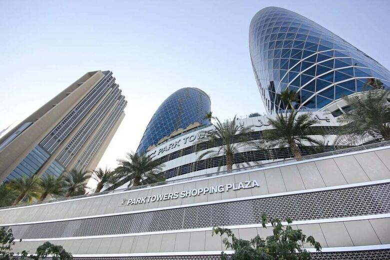 Spacious Apartment In The Classic Park Towers