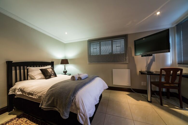 Hotel 12 On Brecher