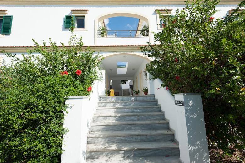 Aparthotel Crystal Blue Apartments