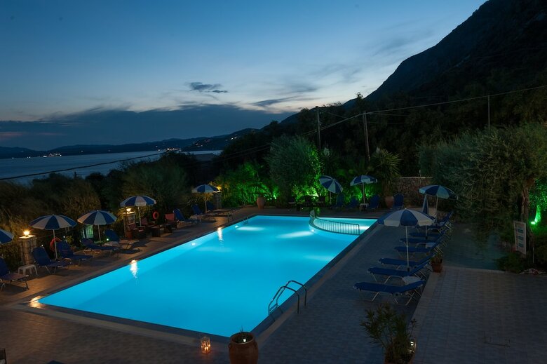 Aparthotel Crystal Blue Apartments