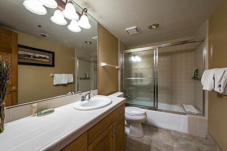 All Seasons Condominiums By All Seasons Resort Lodging