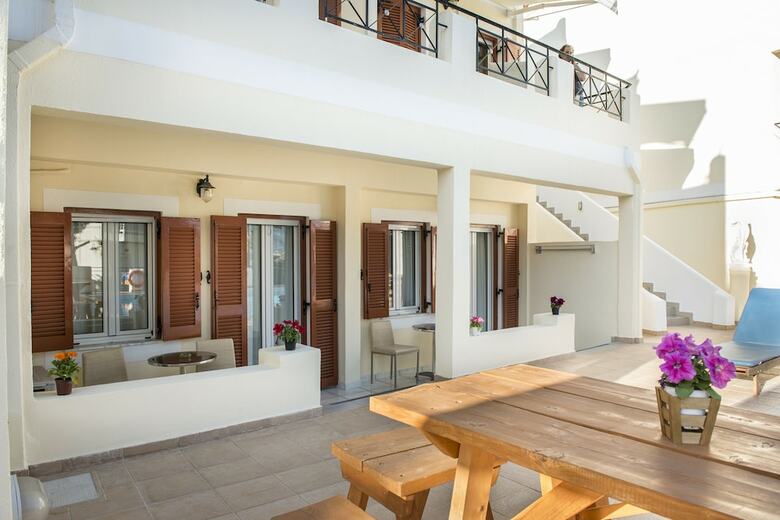 Aparthotel Kostis Villas