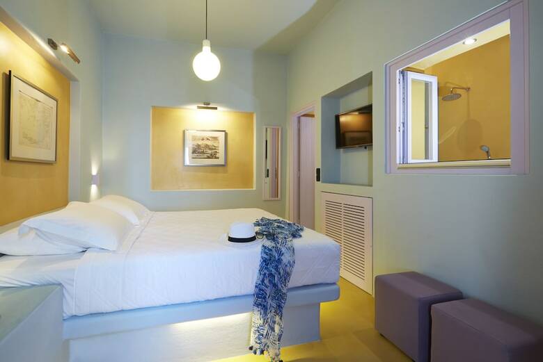 Hotel Caldera Edge Suites