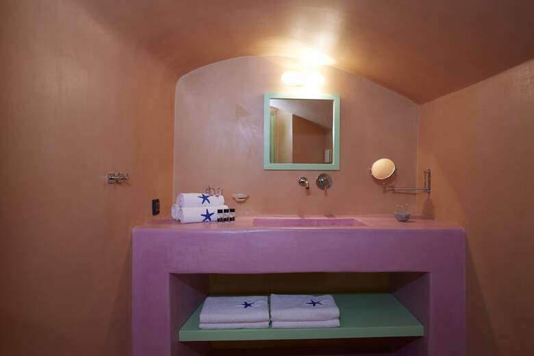 Hotel Caldera Edge Suites