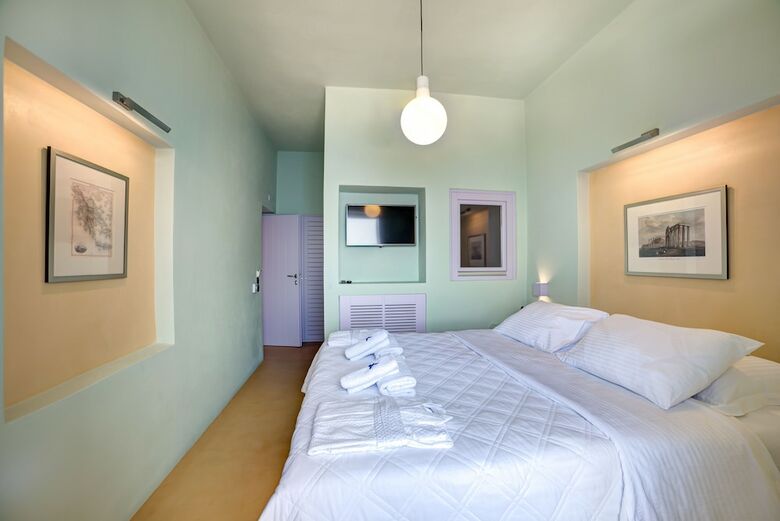 Hotel Caldera Edge Suites