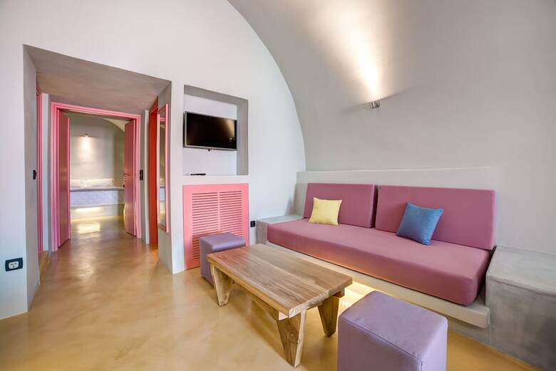 Hotel Caldera Edge Suites