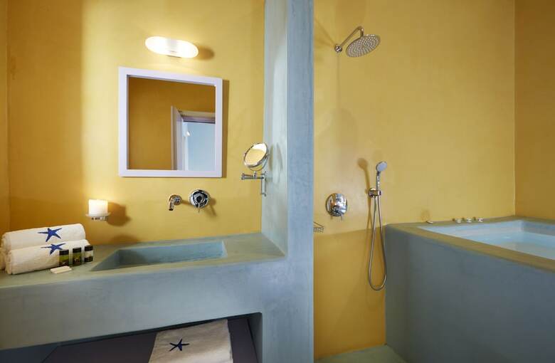 Hotel Caldera Edge Suites