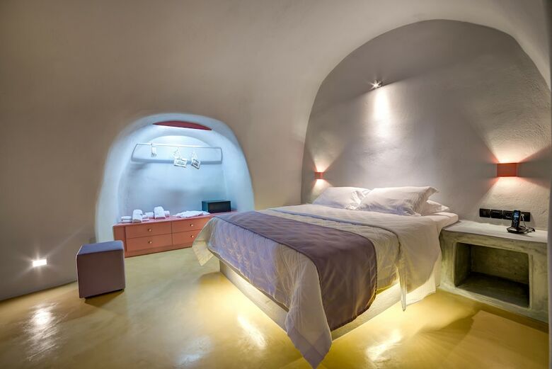 Hotel Caldera Edge Suites