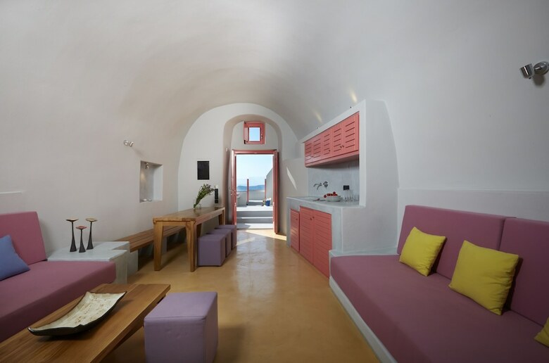 Hotel Caldera Edge Suites