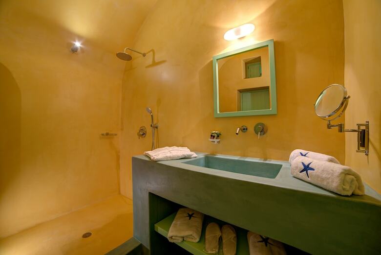 Hotel Caldera Edge Suites