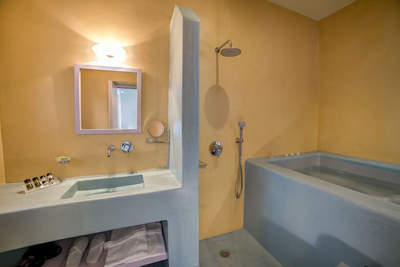 Hotel Caldera Edge Suites