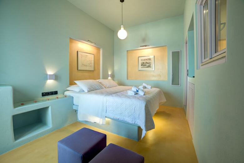 Hotel Caldera Edge Suites