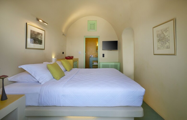 Hotel Caldera Edge Suites