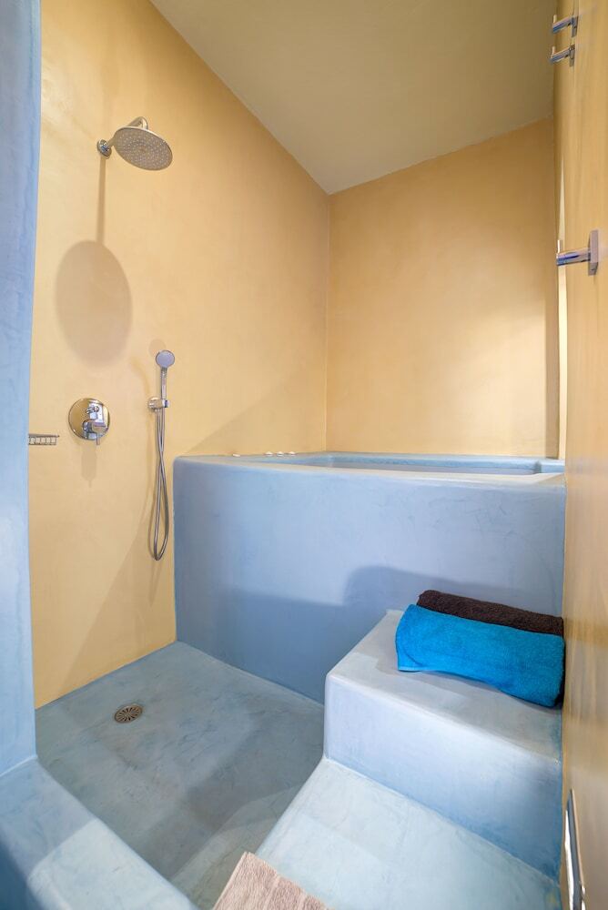 Hotel Caldera Edge Suites