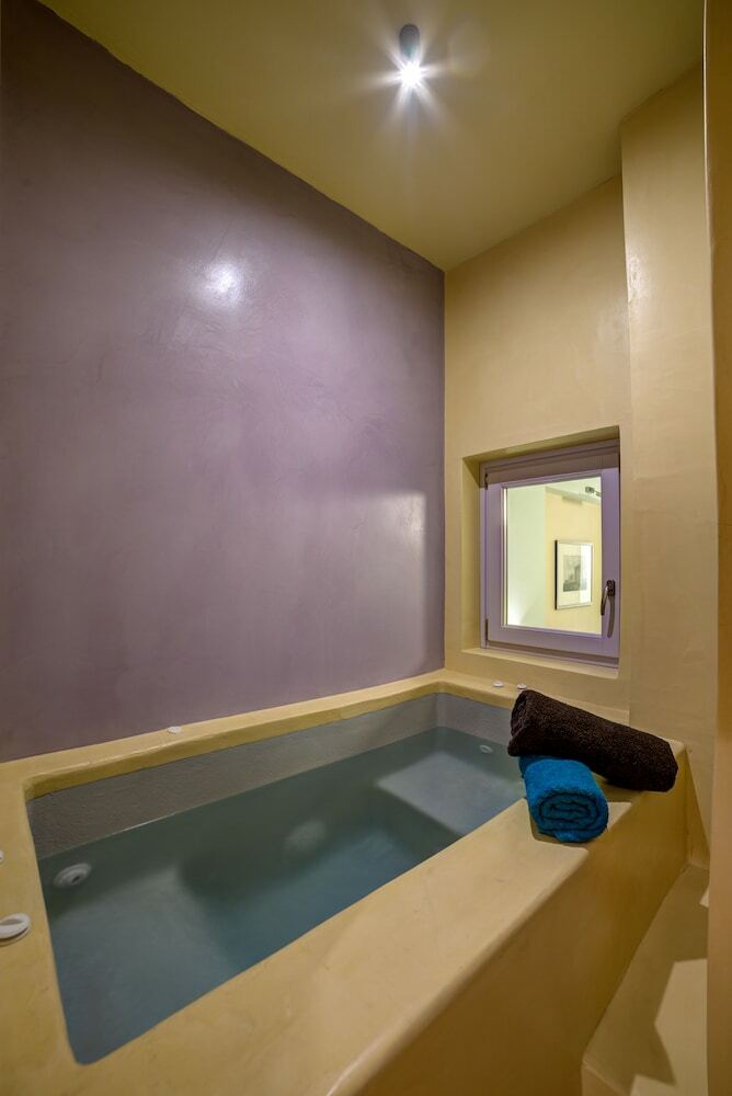 Hotel Caldera Edge Suites