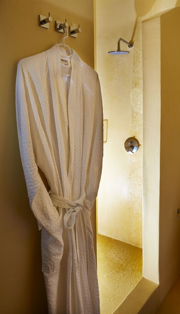 Hotel Caldera Edge Suites