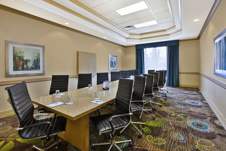 Holiday Inn Hotel & Suites Bolingbrook