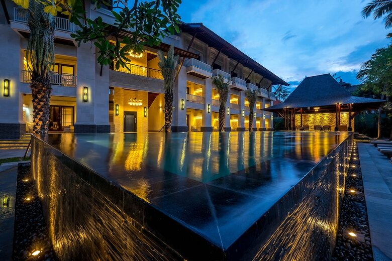 Hotel Puri Santrian