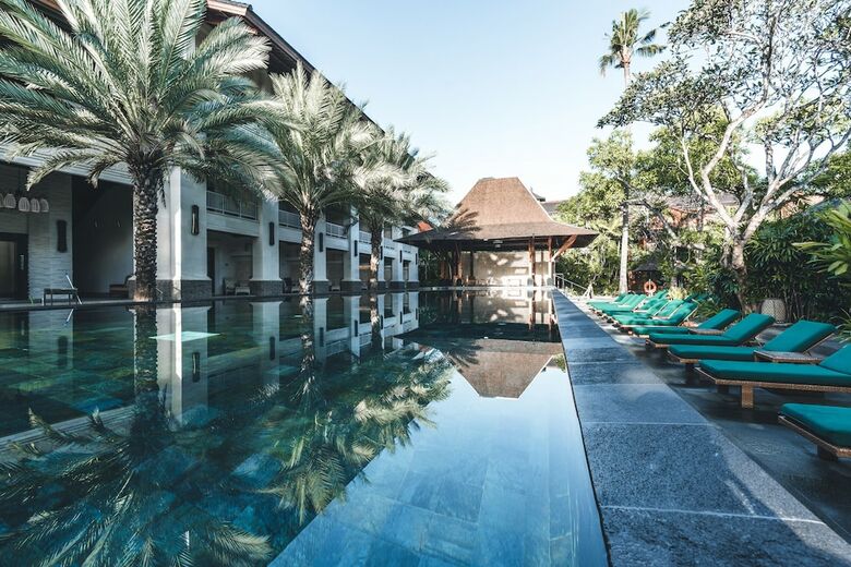 Hotel Puri Santrian