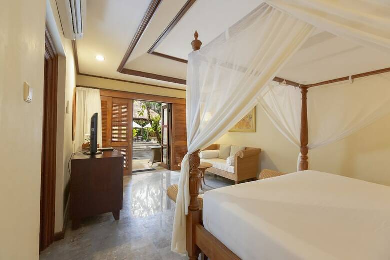 Hotel Puri Santrian