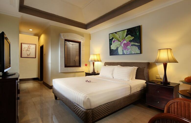 Hotel Puri Santrian