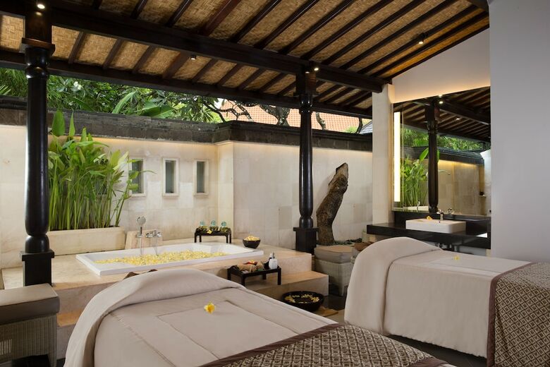 Hotel Puri Santrian