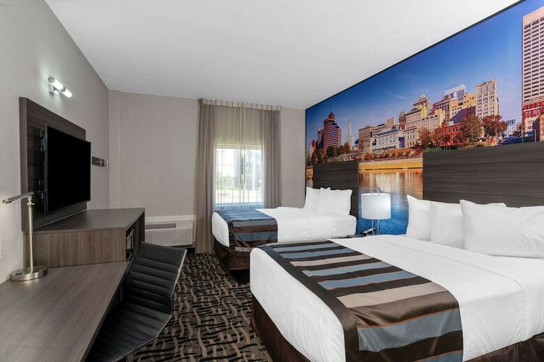 Motel Clarion Pointe