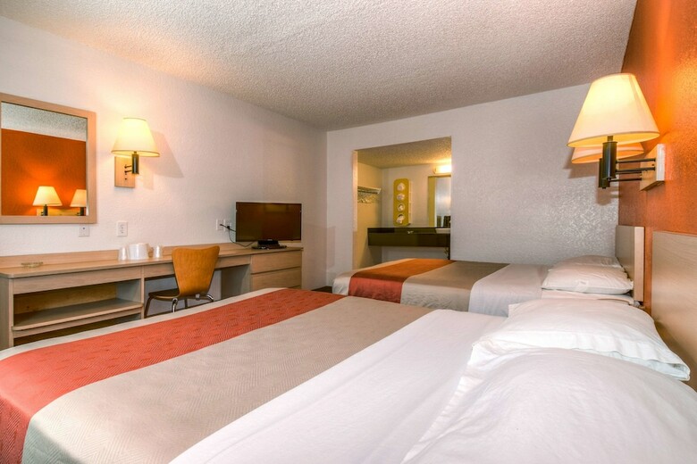 Motel 6 Costa Mesa