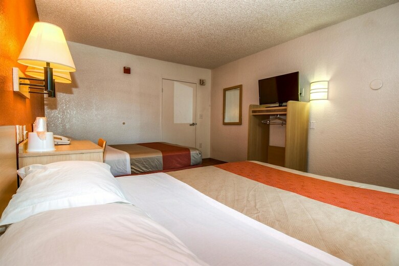 Motel 6 Costa Mesa