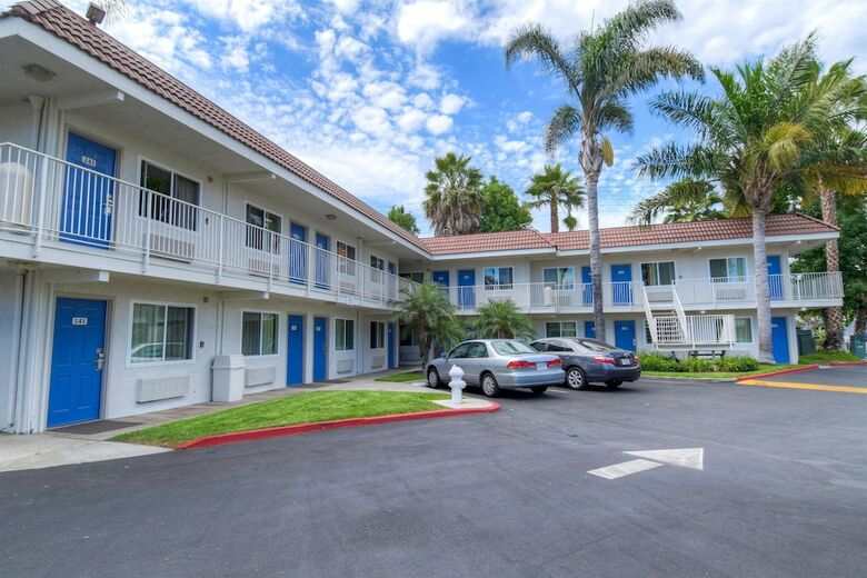 Motel 6 Costa Mesa