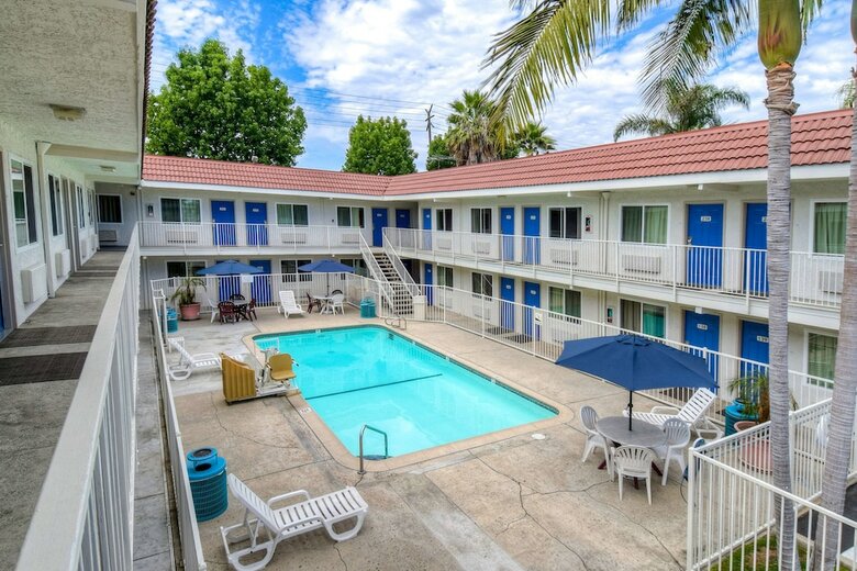 Motel 6 Costa Mesa