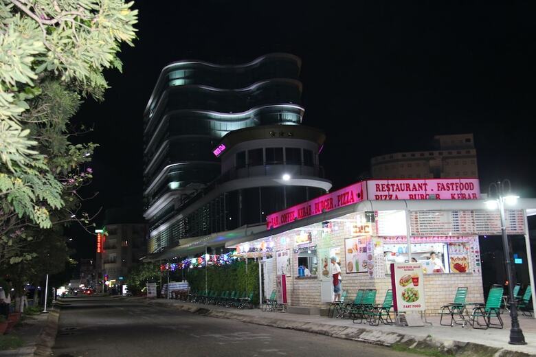 River Hotel