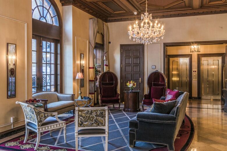 The Raphael Hotel, Autograph Collection