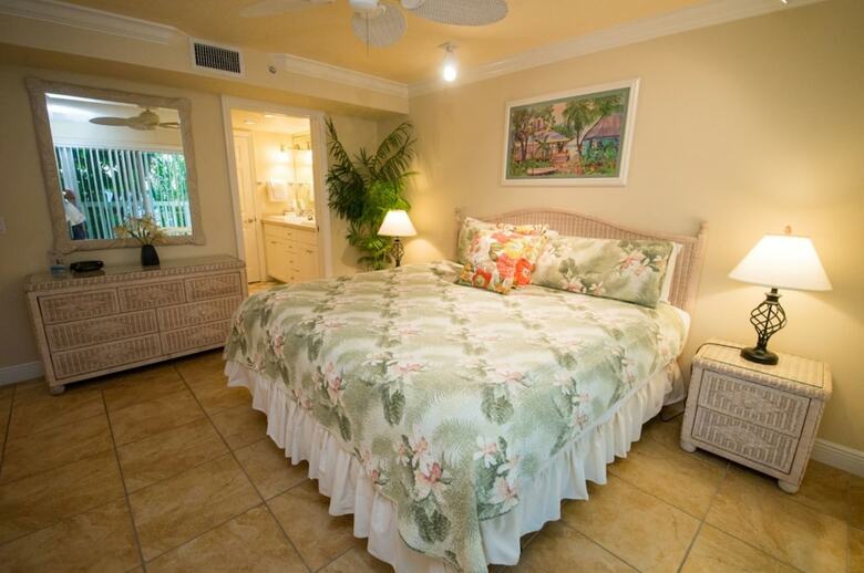 Tortuga Inn Beach Resort