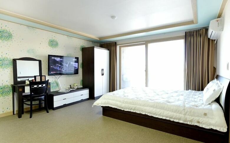 Hotel Hj House