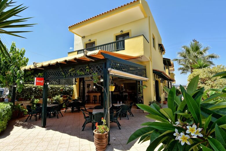 Aparthotel Aspri Petra
