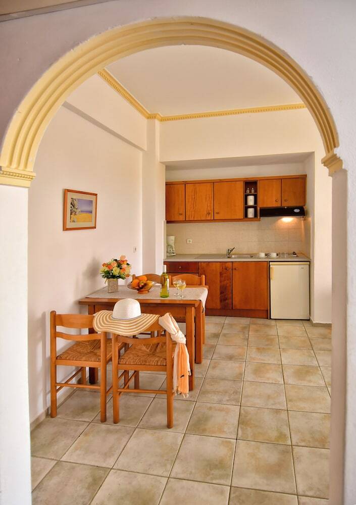 Aparthotel Aspri Petra