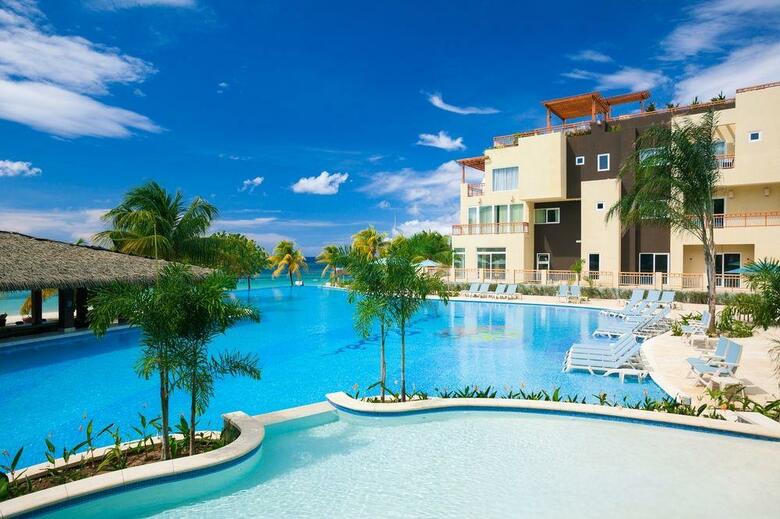 Hotel Grand Roatan Caribbean Resort