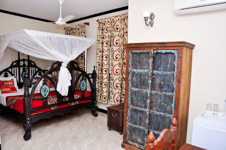 Forodhani Park Hotel