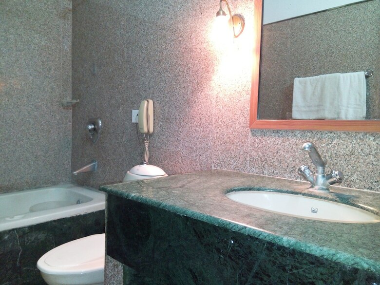 Hotel Queens Residency Gurgaon