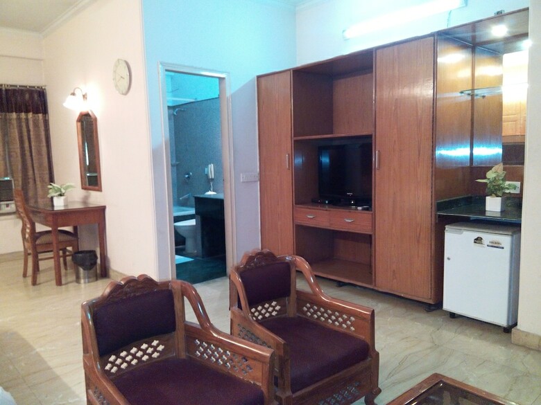 Hotel Queens Residency Gurgaon