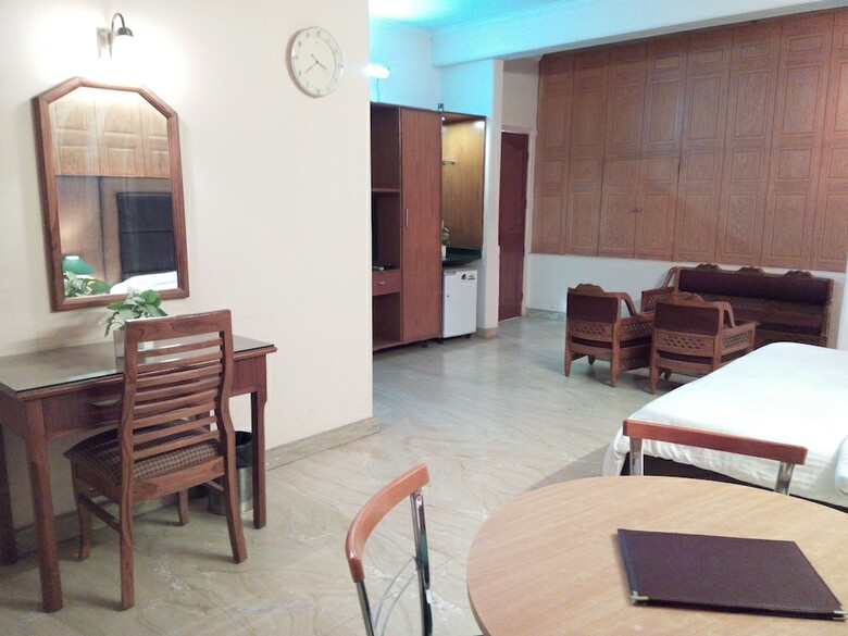 Hotel Queens Residency Gurgaon