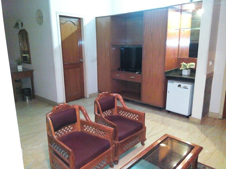 Hotel Queens Residency Gurgaon