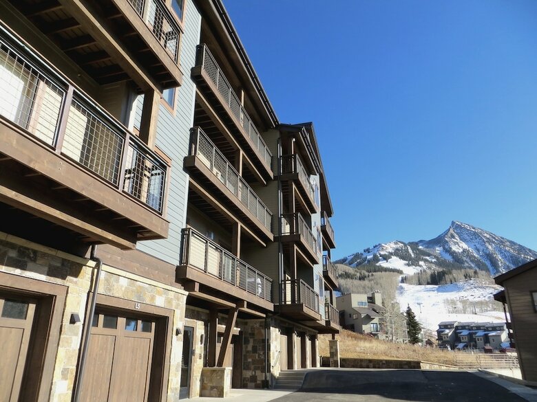 Crested Mountain North By Cb Lodging