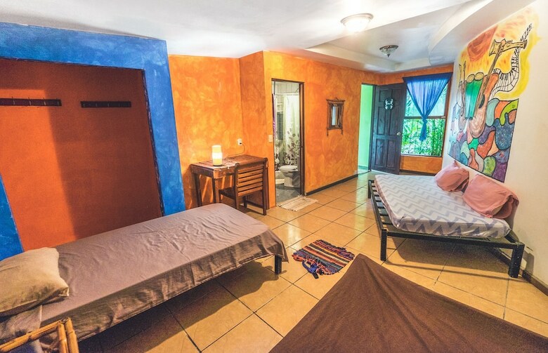 Hostal Pura Vida Hostel